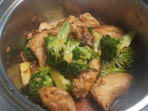 鶏むねとブロッコリーの醤油麹炒め煮